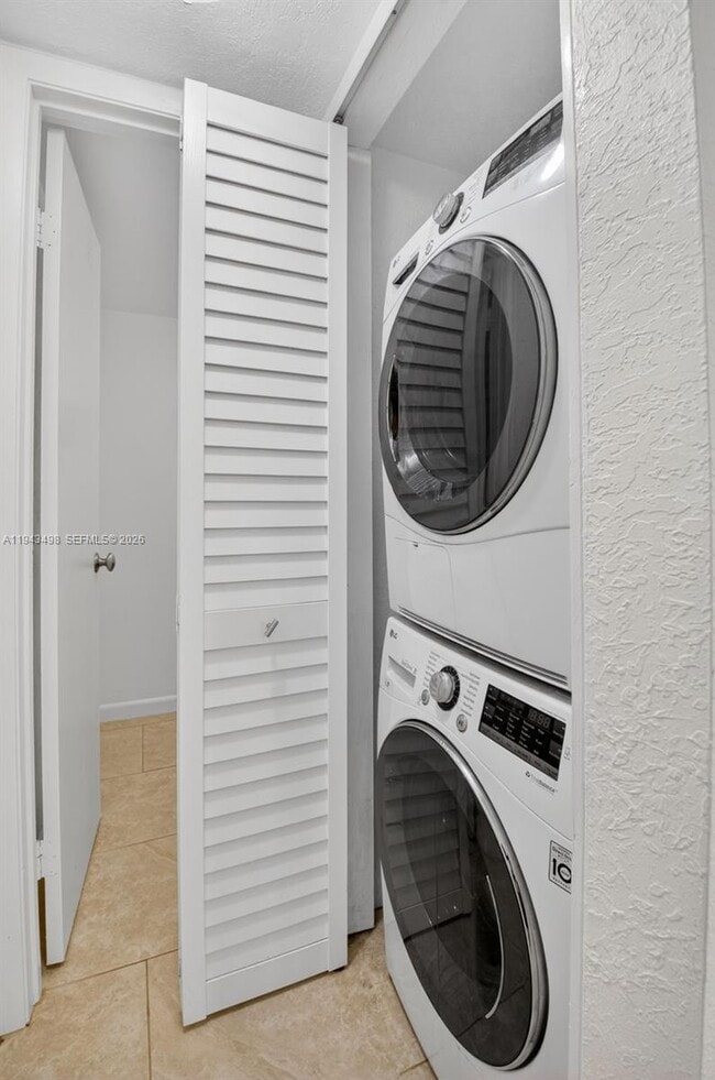 Building Photo - 3007 San Clara Dr