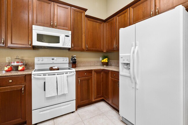 Building Photo - Fully furnished home