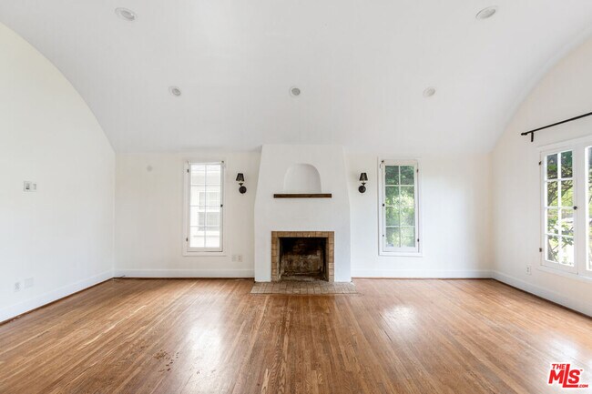 Building Photo - 2127 Benecia Ave