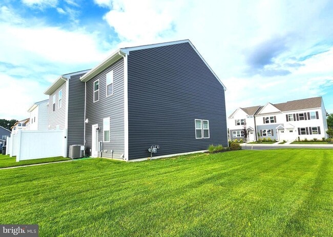 Building Photo - 10949 Farmerfield St