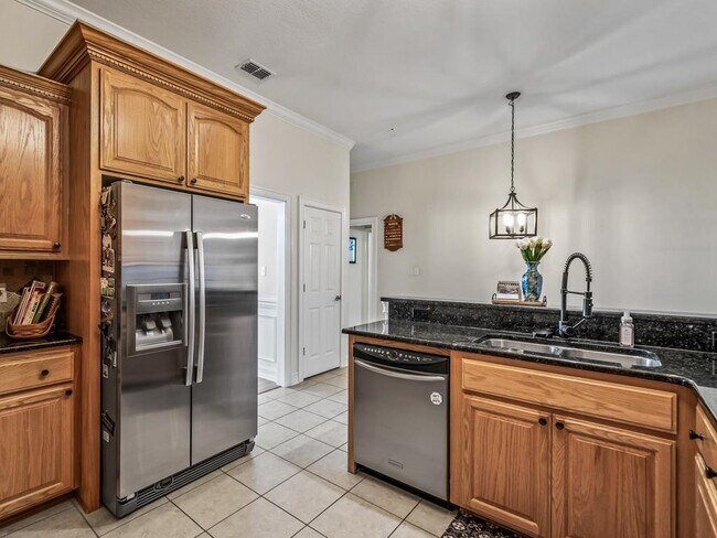 Building Photo - 1633 Cross Pointe Way