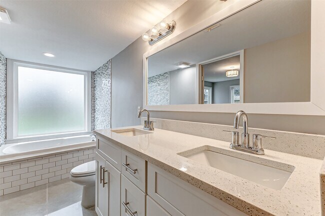 Building Photo - 1727 Cloister Dr