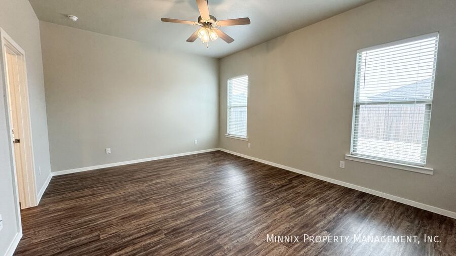 Building Photo - 2006 Kenwood Ave