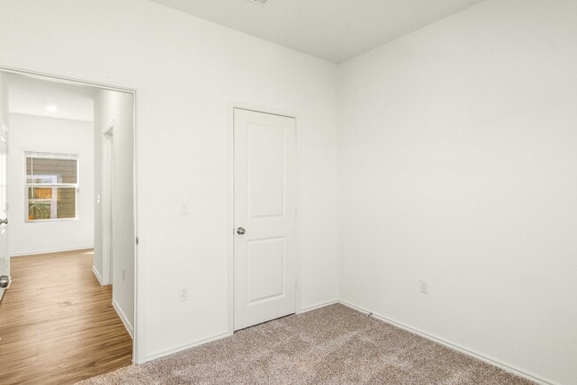 Building Photo - 5912 Eden Dr