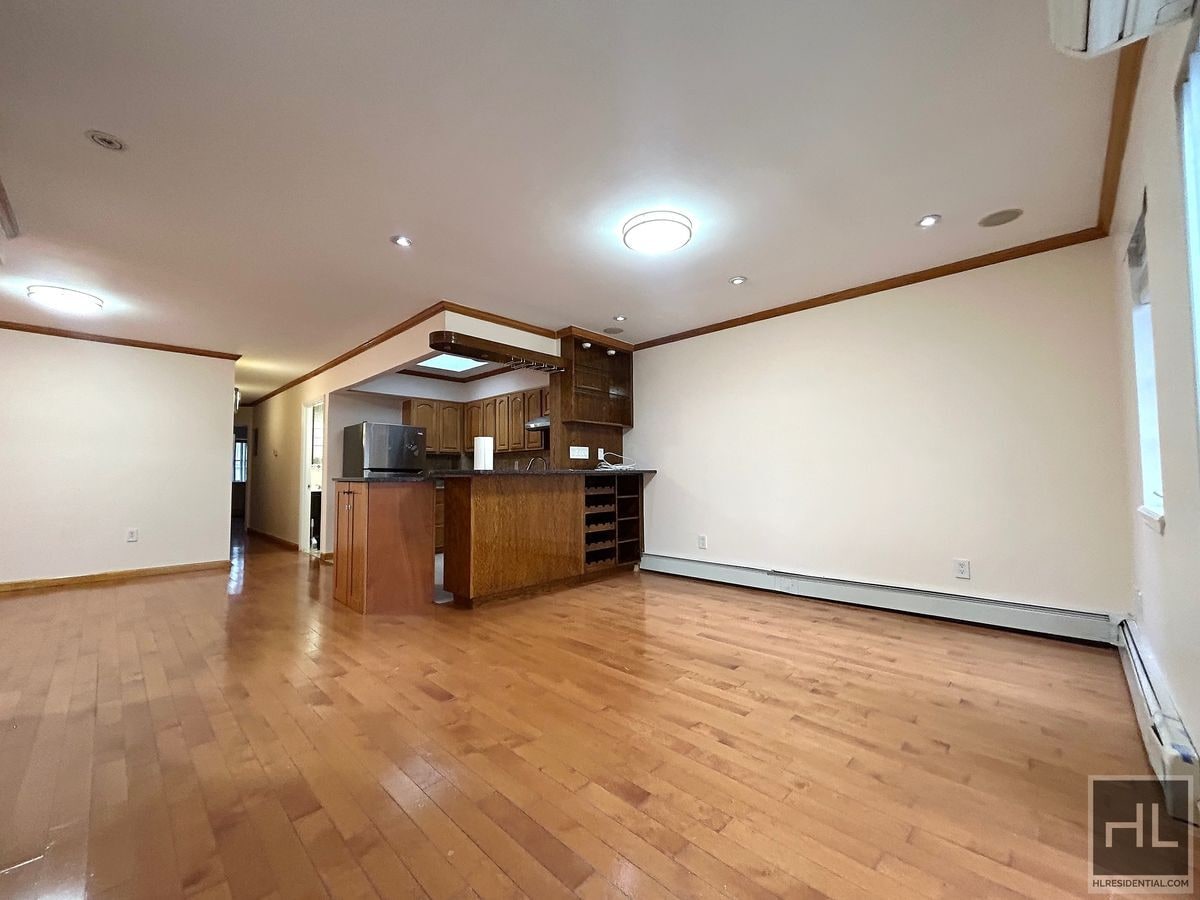 Building Photo - 70 STREET