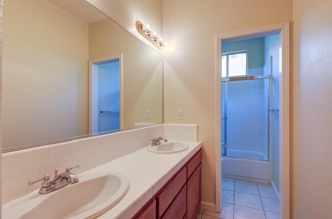 Building Photo - 139 Athens Ave