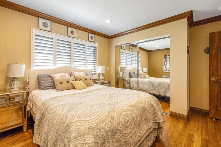 Building Photo - 401 Holmwood Dr