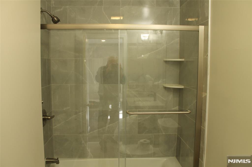 Building Photo - 519 Roosevelt Ave