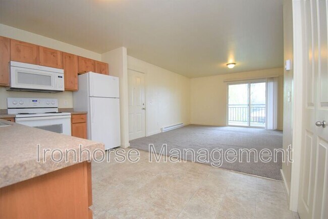 Building Photo - 807 W Villard St