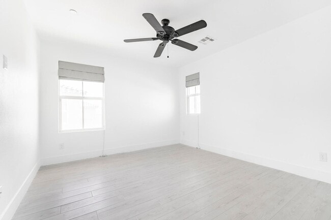 Building Photo - Immaculate 4 bedroom, 2 and 1 3/4 bath home located in the exclusive Master Planned Community Ins...