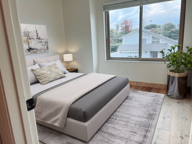 Building Photo - Spacious & Luxurious 4 Bed / 3 Bath Upper Level Unit in Fire Mountain