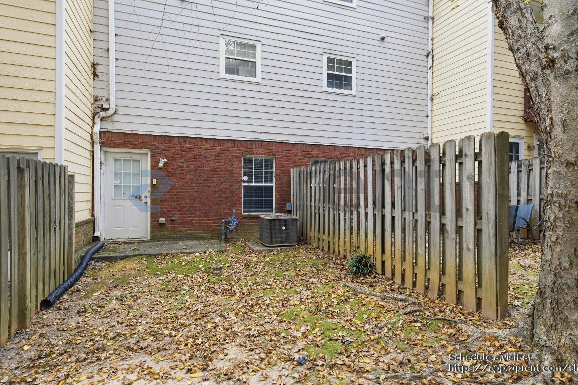 Building Photo - 584 Windsor St SW