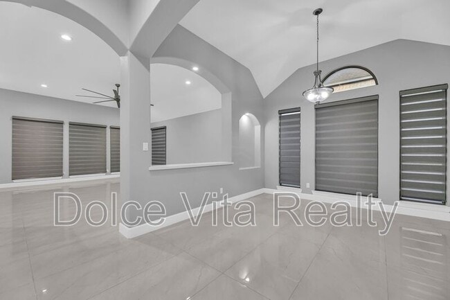 Building Photo - 10613 N 24th St