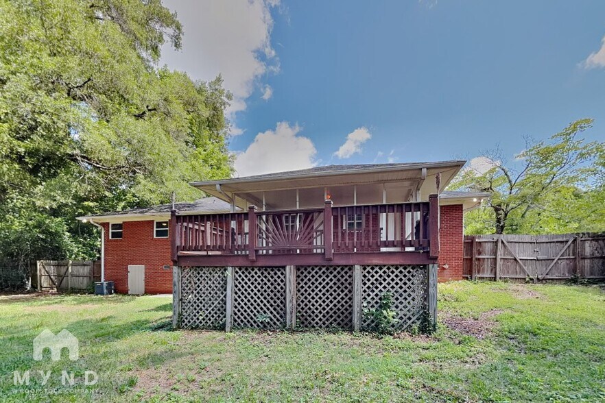 Building Photo - 5201 Pinebrook Dr