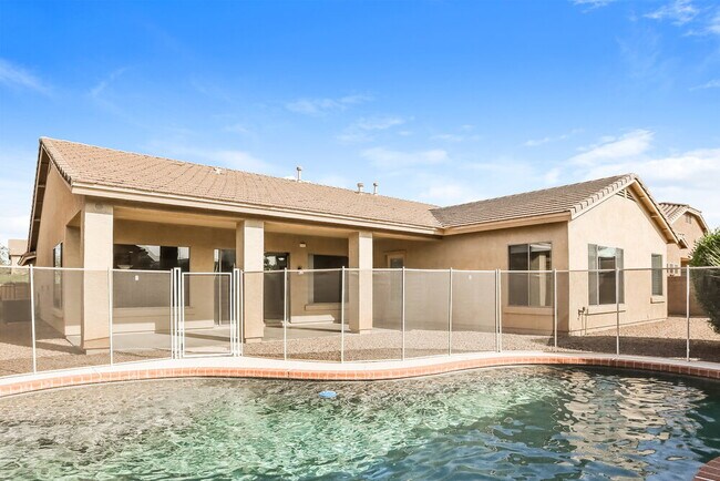 Building Photo - 3927 E Dubois Ave