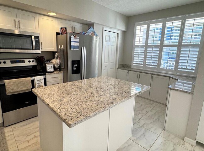 Building Photo - 960 Starkey Rd