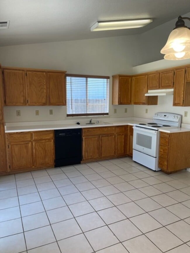 Building Photo - 3 Bedroom in Quail Ridge Subdivision
