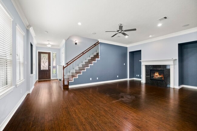 Building Photo - 3019 Royal Oaks Grove