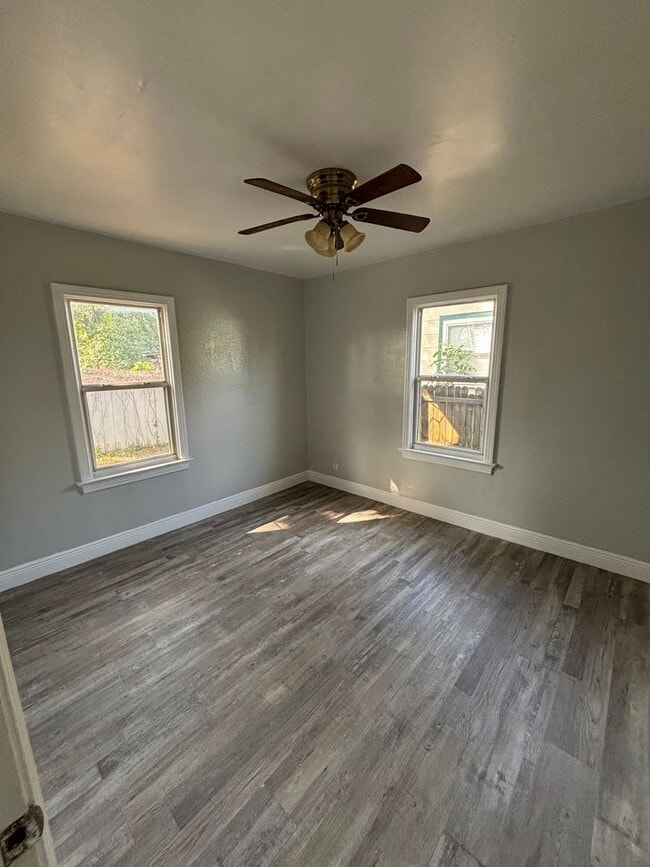 Building Photo - 3 Bed 1 Bath North St. Petersburg