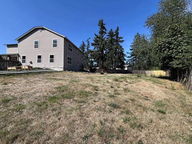 Building Photo - 517 Emerald Ln SE