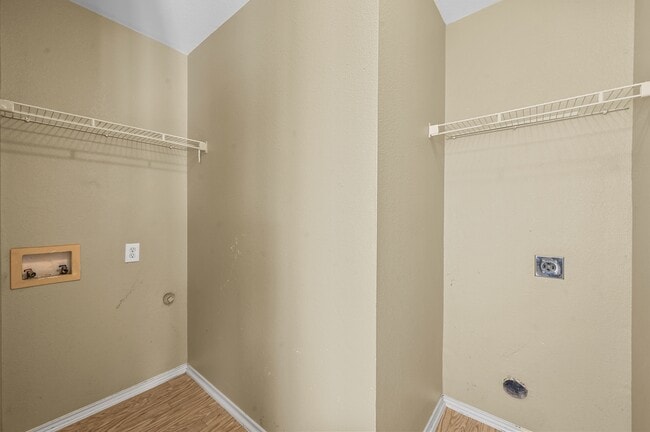 Building Photo - 9229 Chesapeake Ln