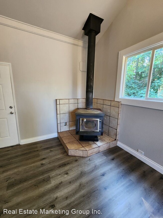 Building Photo - 2 br, 1 bath House - 381 1/2 Hawkins Rd