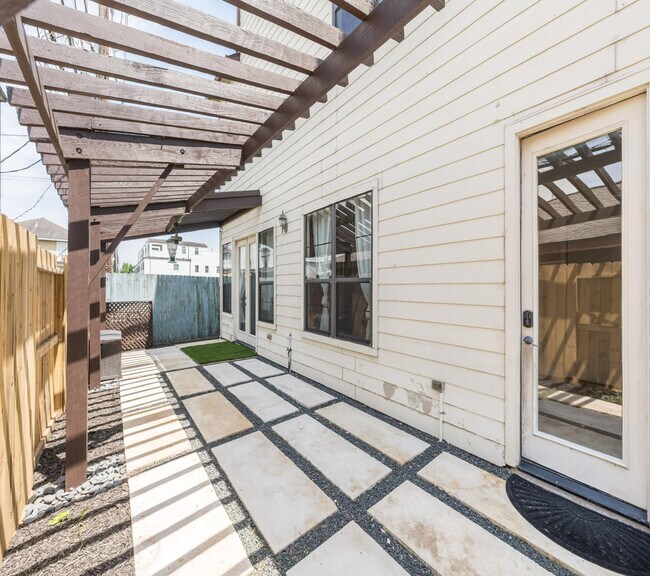 Building Photo - 5630 Winsome Ln