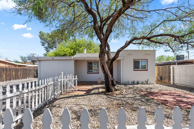 Primary Photo - Charming central home