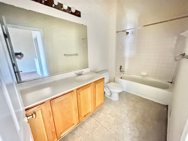 Building Photo - Fantastic 3 Bedroom Townhouse in Wellingto...
