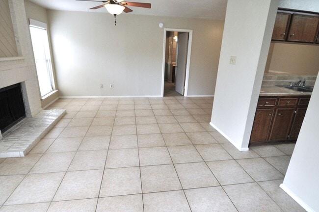 Building Photo - 10616 Mellow Meadow Dr