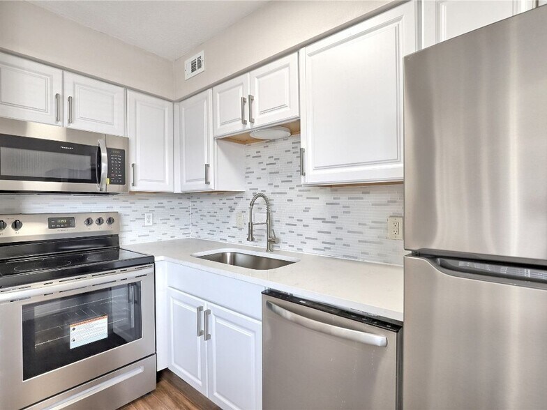 Building Photo - 1840 Burton Dr