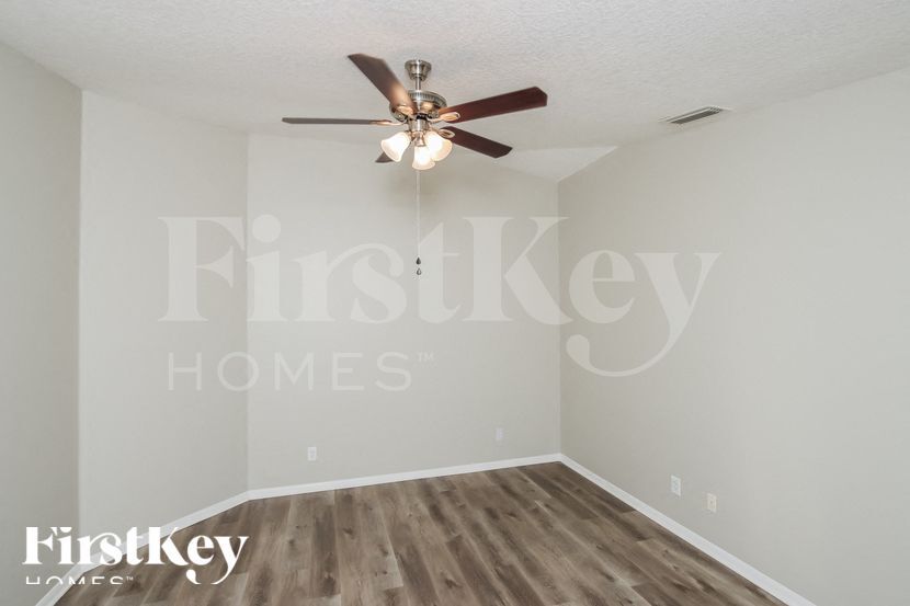 Building Photo - 530 Melanie Cir