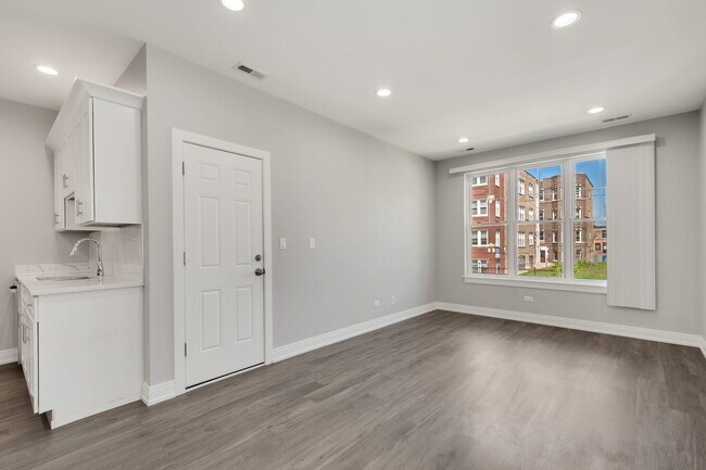 Building Photo - 6418 S Champlain Ave