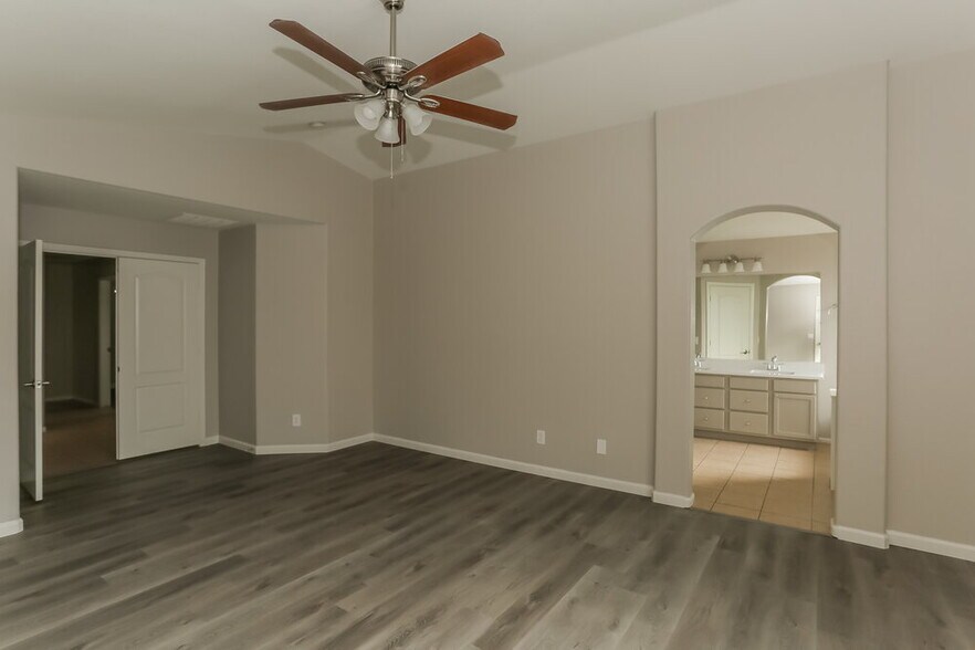 Building Photo - 8218 S Jenna Ln