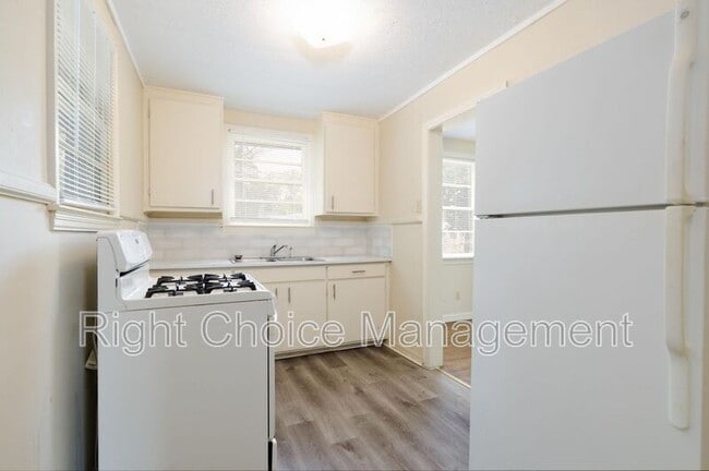 Building Photo - 2940 Blan St