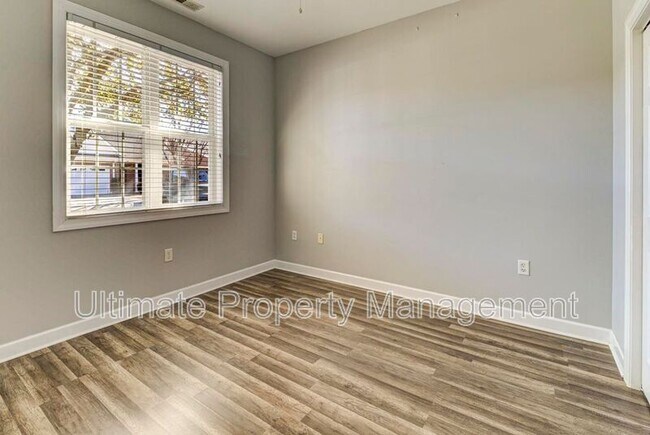 Building Photo - 5006 Carleton Dr