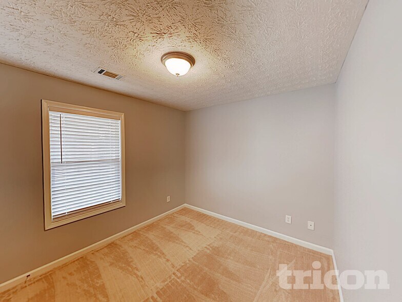 Building Photo - 150 Shadowbrook Dr