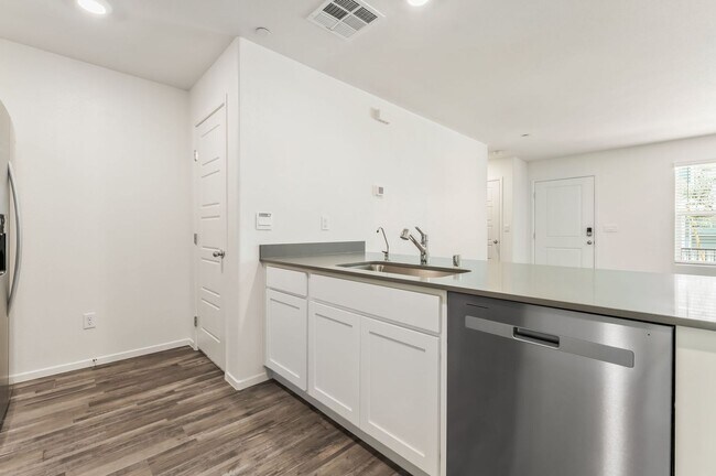 Building Photo - 7352 Joanna Brk St