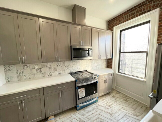 Building Photo - 569 Jersey Ave