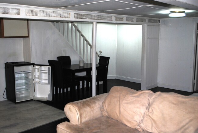 Building Photo - 2619 Saint Raymonds Ave