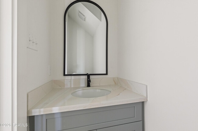 Building Photo - 121 Mayberry Grv St