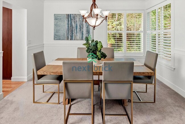 Building Photo - Spacious Home in Desirable Bellevue Neighb...