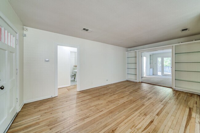 Building Photo - 136 Harmon Dr