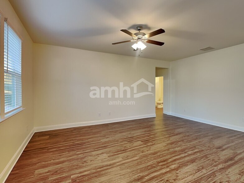 Building Photo - 1930 Sterling Brook Ct