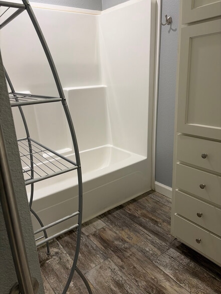 Building Photo - 511 S California St