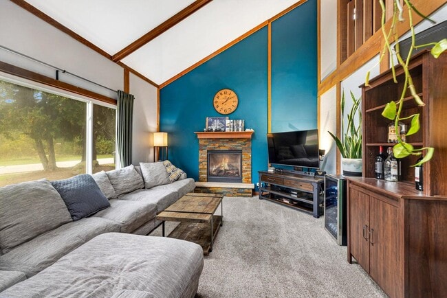 Building Photo - 4400 Valley Rd