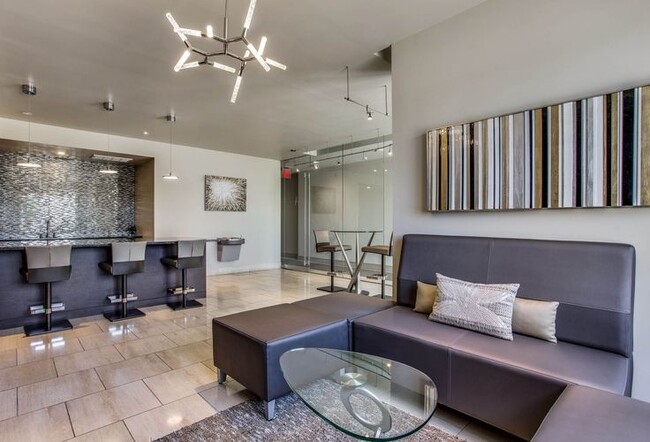 Primary Photo - 102 Colorado St