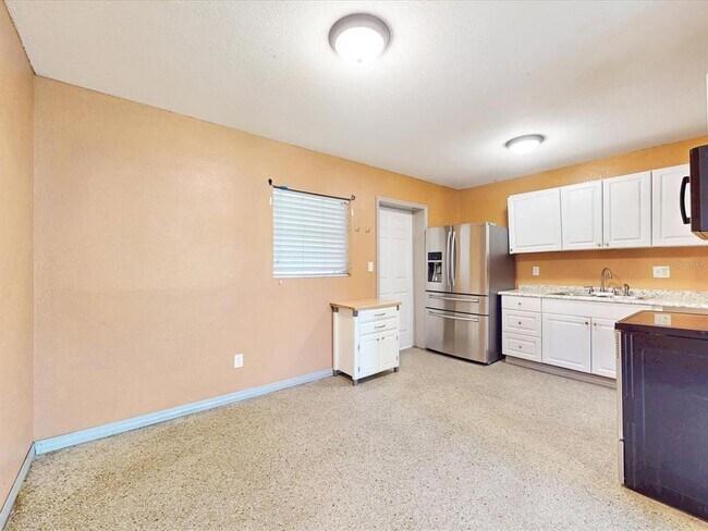 Building Photo - 2502 N Beaumont Ave