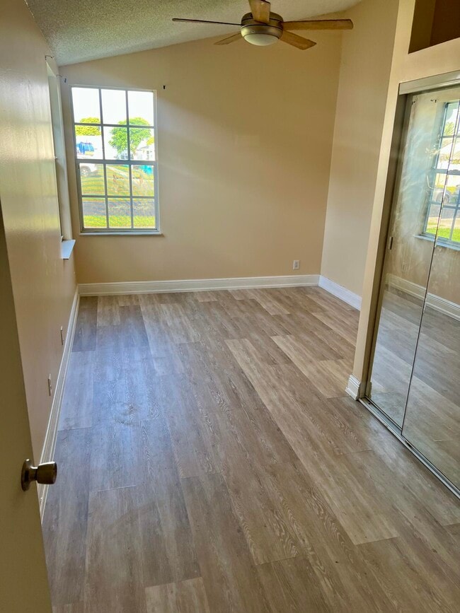 Building Photo - 14 Misty Meadow Dr