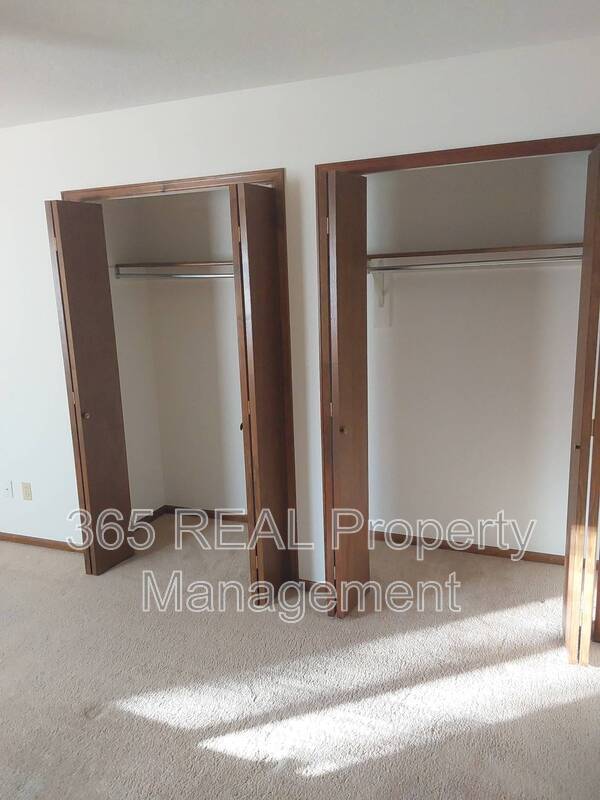 Building Photo - 909 44th Ave Ct